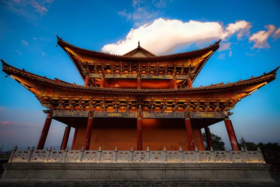 在大理城墻上逛古風(fēng)集市是一種什么體驗(yàn)？