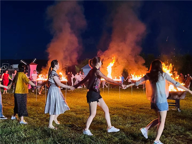 大理企業(yè)會議會展拓展訓練篝火晚會推薦之場地：大理陶然田舍創(chuàng)意農(nóng)場基地