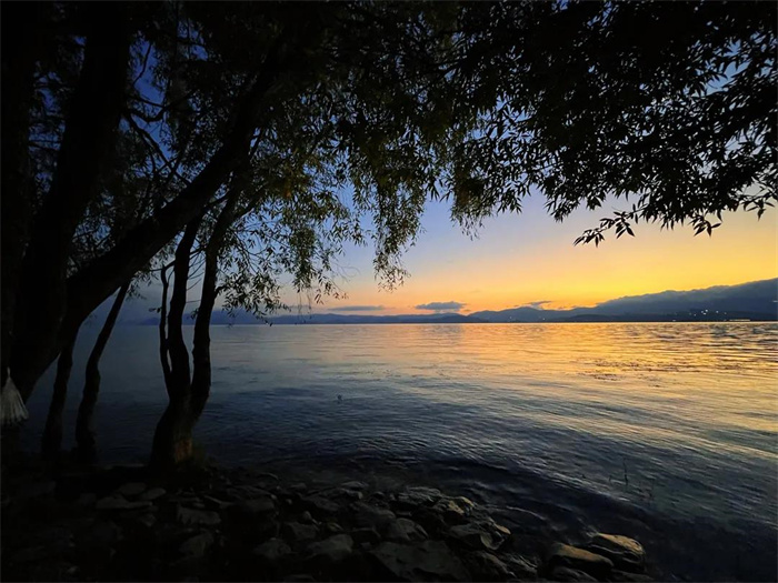 走，去趕一場洱海日出！洱海生態(tài)廊道日出,是大理徒步線路中的最佳美景