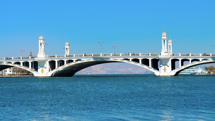 大理策劃公司：騎行在海西，自駕還得看海東！