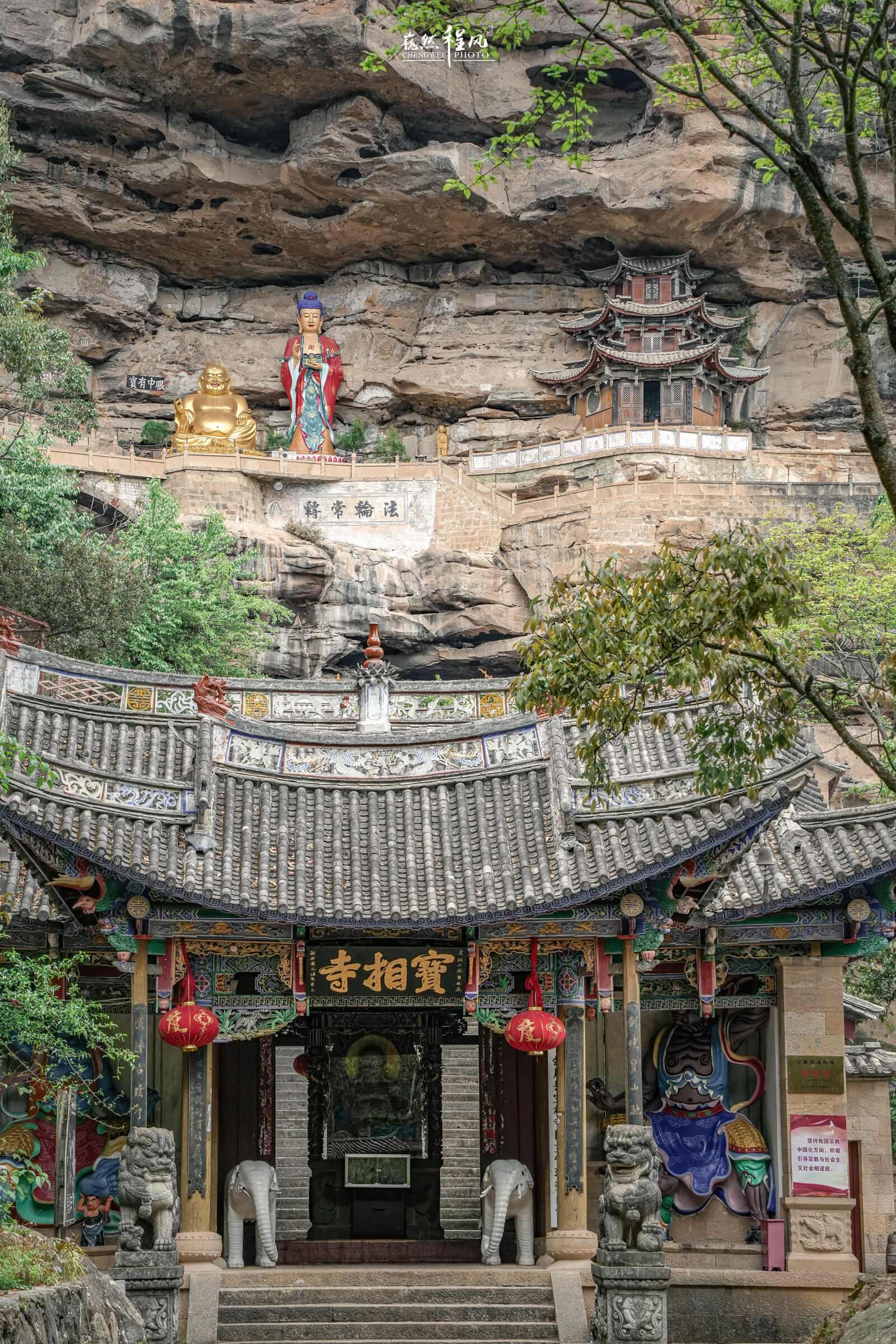 云南旅游,云南旅行社,云南團(tuán)建公司,云南策劃公司,云南會(huì)議會(huì)展,大理旅游,大理旅行社,大理團(tuán)建公司,大理會(huì)議會(huì)展：大理 |建于崖壁上，仙俠感十足的千年古剎